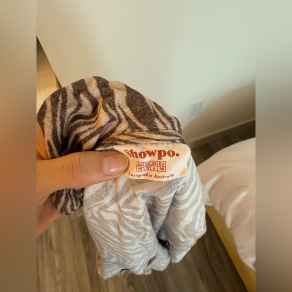 ShowPo dillie top in zebra size 6 or S zebra print tie front blouse brown - Picture 6 of 12